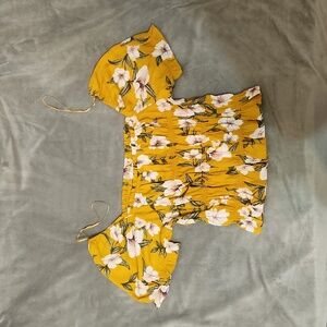 Square neck crop top with flower pattern